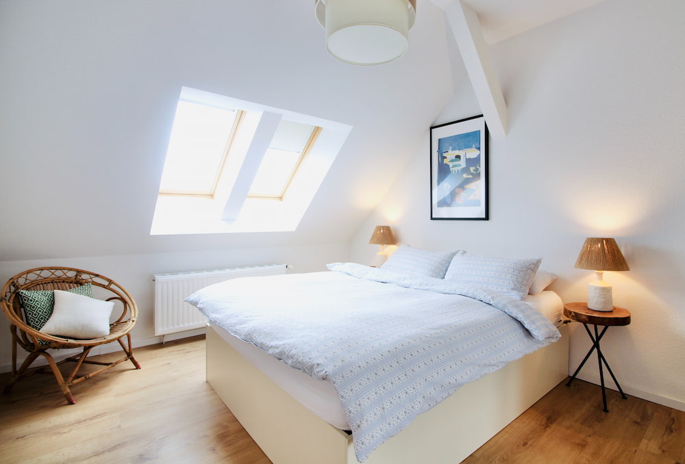 how to make a room bigger with bright lighting