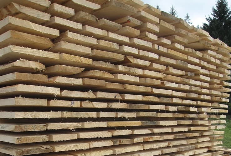 horizontal construction material storage for lumber