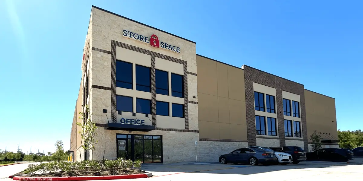 store space self storage at 7221 Fite Rd Pearland, TX 77584