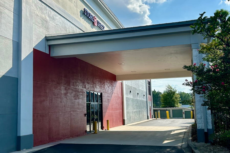 covered loading at store space self storage 11440 Blankenbaker Access Dr Louisville, KY 40299
