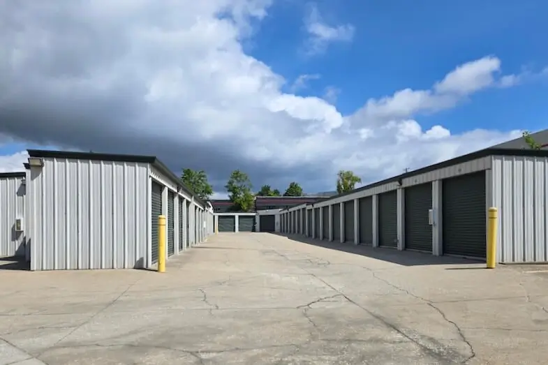 drive-up self storage units at store space self storage 11440 Blankenbaker Access Dr Louisville, KY 40299
