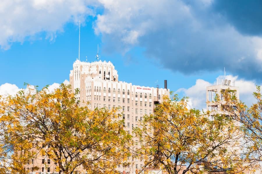 view of building in Pontiac, MI