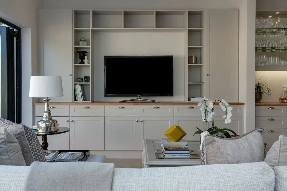 choosing neutral colors is another way how to stage your house on a budget