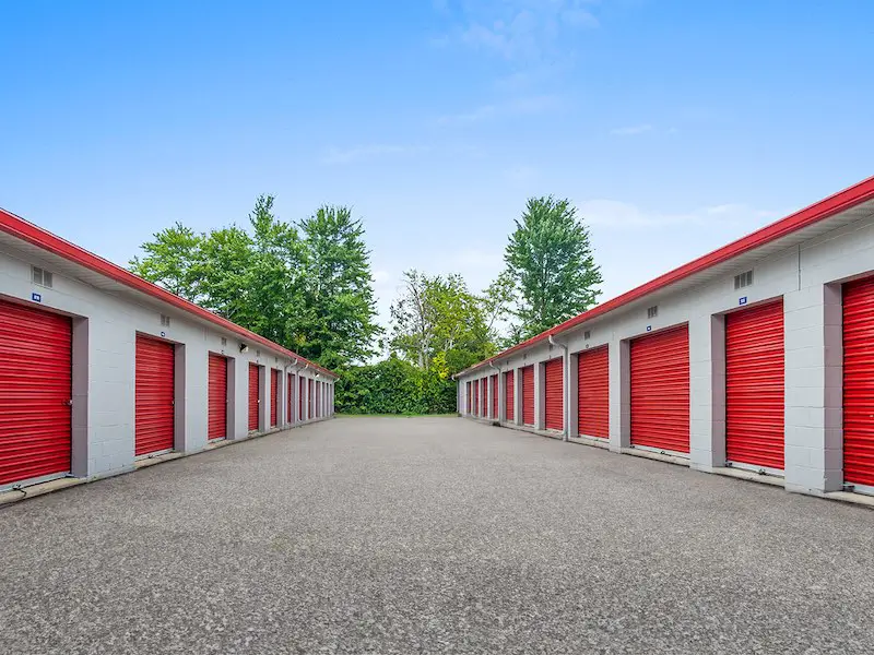 image of the roll up doors on a series of drive up storage units at a store space location